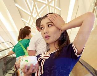 AISS爱丝(黄金版) – 敢不敢再等？索菲独自等待中的图库精选