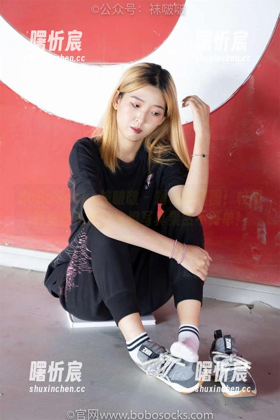 BoBoSocks袜啵啵 - 揭秘甜甜圈!校服裤里丝花絮:这组写真果然不简单! BoBoSocks袜啵啵 - 揭秘甜甜圈!校服裤里丝花絮:这组写真果然不简单!