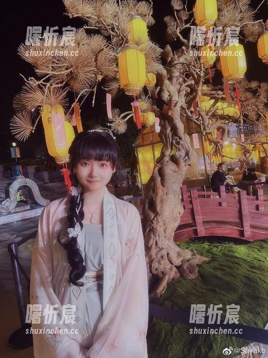 Sayako＿今年4岁自拍：高清图册，这个妆真是太绝了，我一脸懵。