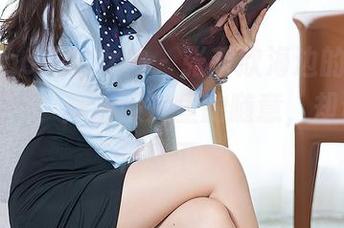 TouTiao头条女神 – 张蓝欣海边的“我只是路过”，高清照片里的随意，却让人想停留下来