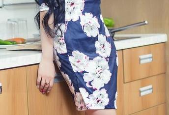 TouTiao头条女神 – 无法抗拒的诱惑：张译丹的日常作品，隐藏在自然中的微妙暗示。