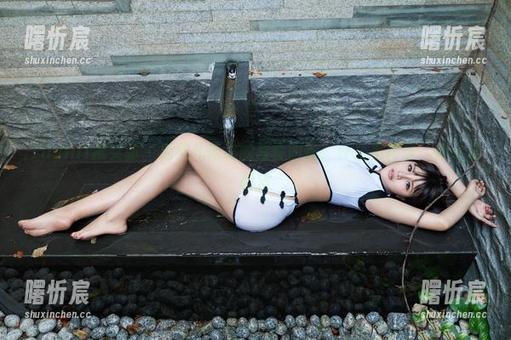 TuiGirl推女郎 - 松果儿修女的写真图册：什么是神圣，什么是调皮