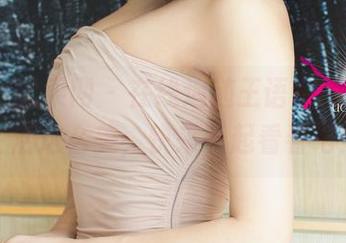 UGirls尤果网 – 在线追随王语纯的旅拍，生活这么美，快来一起看看吧！