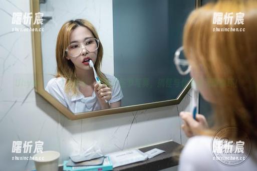 Uhye(이유혜)大揭秘：定制万圣节写真，搞怪与优雅的无限循环！