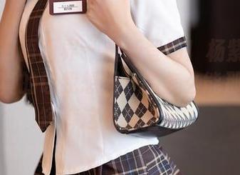 XIAOYU语画界 – 最新登场！杨紫嫣短裤写真，真的让我想问，腰怎么能那么细，短裤这么灵活呢？