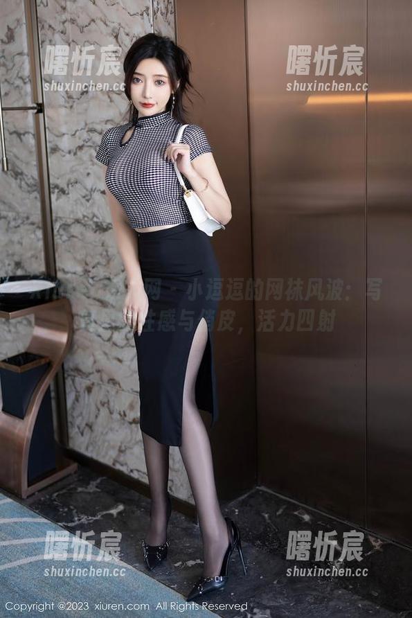 Xiuren秀人网 - 小逗逗的网袜风波:写真里的性感与俏皮,活力四射 Xiuren秀人网 - 小逗逗的网袜风波:写真里的性感与俏皮,活力四射