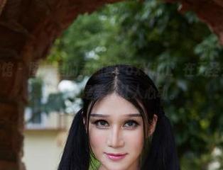 YouWu尤物馆 – 图片里的孟狐狸FoxYini：在无圣光中摇曳的旗袍，真是美得让人心动。