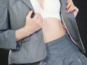 丽柜 – 小唐婚纱写真：图库中那些微妙的表情变化让人捧腹