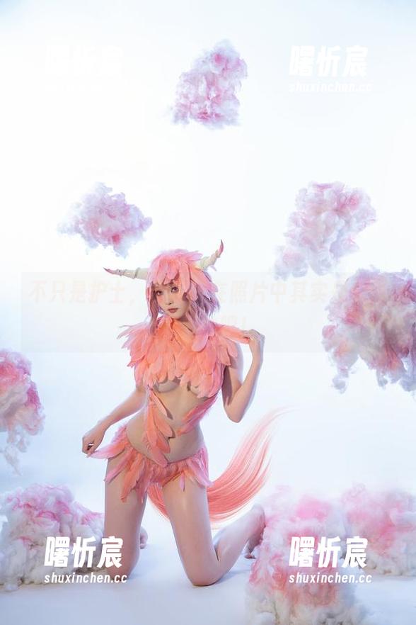 不只是护士，云溪溪在照片中其实是个迷人死神吧！