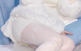 这组凉凉子透明双人护士图集，真的是让我不自觉地多看了几眼，有种说不出的感觉