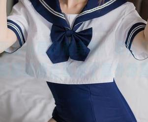 喵糖映画双马尾制服美图：有时候，马尾和制服的组合就是个意外惊喜。