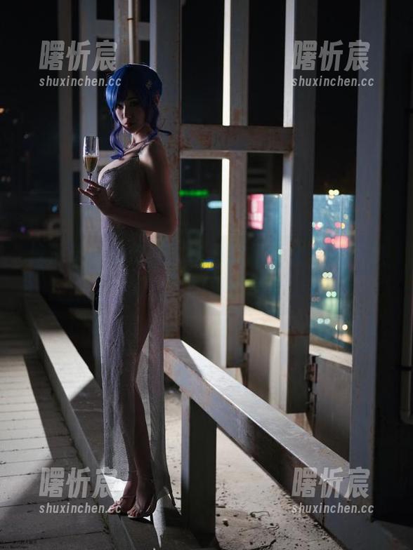 泳池边缘的幻想:在线欣赏“大梨子不是御姐”的夏季写真 泳池边缘的幻想:在线欣赏“大梨子不是御姐”的夏季写真