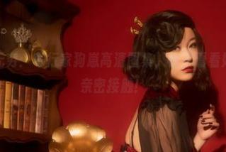 泳装魅力无穷：奇行家狗崽高清图集，快来看看她如何与水亲密接触！