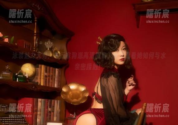 泳装魅力无穷：奇行家狗崽高清图集，快来看看她如何与水亲密接触！