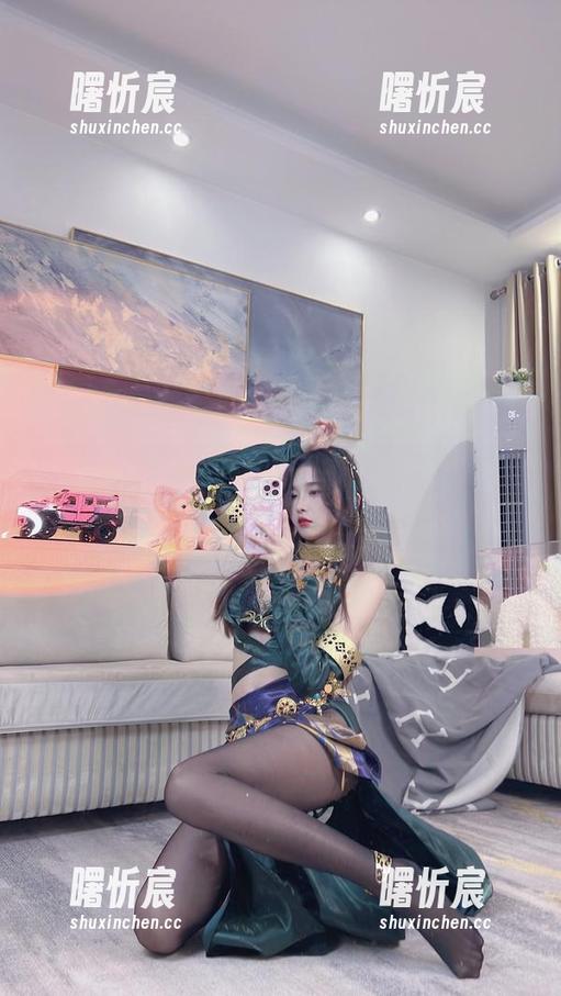 小小奶瓶儿的梦幻世界：双马尾制服师生剧情加长版美图图包，少不了的回忆！