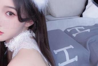 最新套图上线！小小奶瓶儿的死库水，哇，这姿势真有意思！