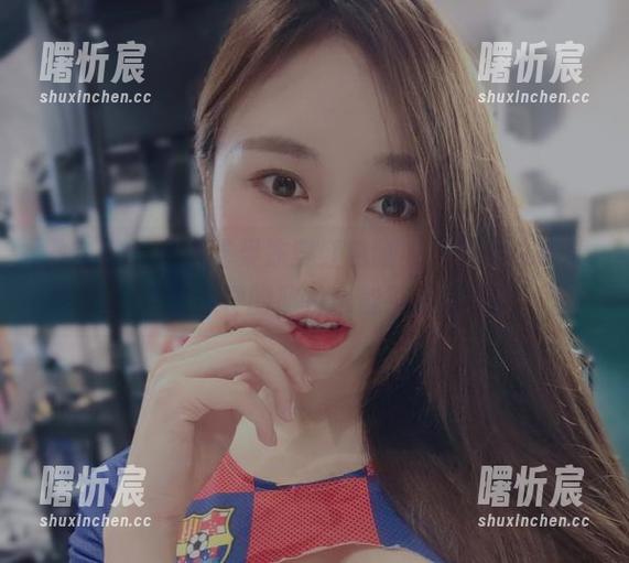 微密圈 - 小玉吃果冻穿红色睡衣，难不成你就没想过这样的照片也能引发火花？