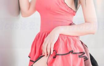 小酥酱cos泳衣：看她如何把沙滩变成时尚秀场！