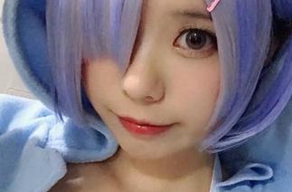图库里的小野妹子w：校服下的春天悄悄绽放