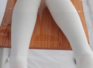 少女秩序 – 小满的眼镜与写真，都是那种让人忍不住多看几眼的存在，别问我为什么。