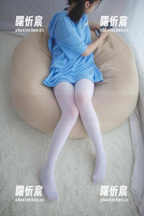 私房一角:少女秩序下的白丝蓝裙作品背后趣事 私房一角:少女秩序下的白丝蓝裙作品背后趣事
