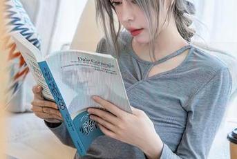 星颜社 – 佟蔓baby的水手服私拍套图，简直是航海冒险与校园风的完美结合！