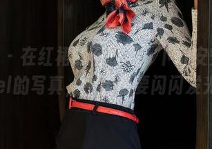 星颜社 – 在红裙的召唤下，下载安安Angel的写真，今天也要闪闪发光