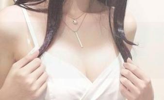 不怕海浪打湿，你看是你的阿薰呀图集的海边，分享下她的特质和气质！