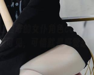 下载杏仁曲奇的女仆角色cos，眼镜娘的诱惑肉眼可见，可惜就是感觉想要更多！
