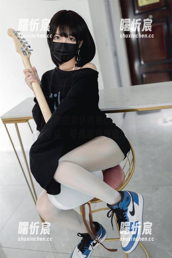 下载杏仁曲奇的女仆角色cos,眼镜娘的诱惑肉眼可见,可惜就是感觉想要更多! 下载杏仁曲奇的女仆角色cos,眼镜娘的诱惑肉眼可见,可惜就是感觉想要更多!