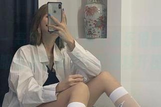 微密圈 – 高清美图，杨大乐乐很靠谱的美脚在眼前翩翩起舞，不想移开视线！
