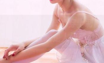 果团网 – 当爱丽莎LISA穿上制服，高清写真里简直就是人间精灵！