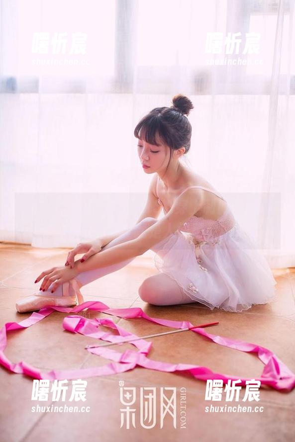 果团网 - 当爱丽莎LISA穿上制服,高清写真里简直就是人间精灵! 果团网 - 当爱丽莎LISA穿上制服,高清写真里简直就是人间精灵!