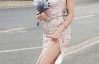 秀人网 – 打开壁纸，兔子NINA的“女友”来啦！不过，我到底该怎么形容她的魅力呢？