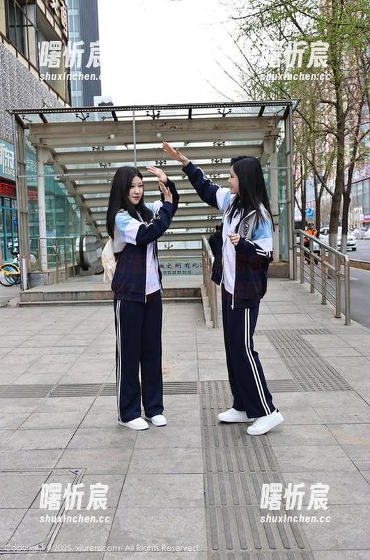 秀人网 - 想知道金纯一私房图包里的校服故事吗？快来一起探险吧！