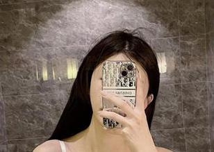 微密圈 – 线上自拍也疯狂，脸红Dearie的裤里丝写真令人捧腹！