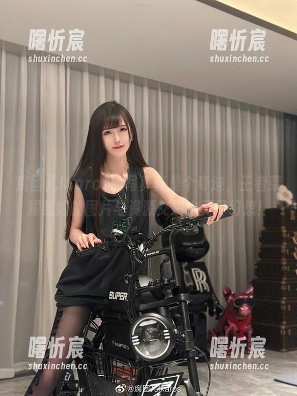 腐团儿Ikaros的写真真是个奇迹，王者荣耀甄姬的图片与资源交织出无尽幻想！