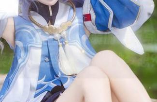 花柒Hana与白雪姬泳装的最新写真集，柔和光线里，藏着谁的梦想？