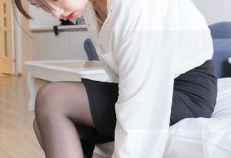 袜啵啵 – 黑色踩脚袜的甜甜圈，居然有无圣光的优雅气息，合集真让人想深入一探！