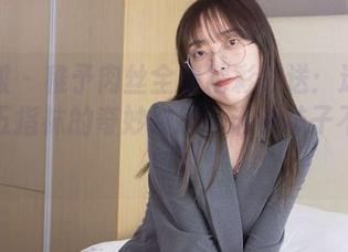 袜啵啵 – 稚予肉丝全集精彩放送：透明脚尖与五指袜的奇妙碰撞，谁说袜子不能性感？