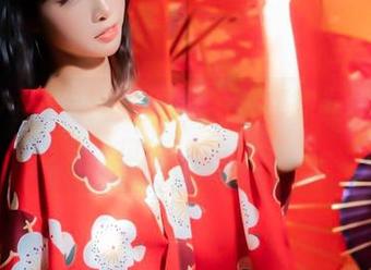 西瓜少女泳装全套图集：光影交错，仿佛能听见海浪的耳语。