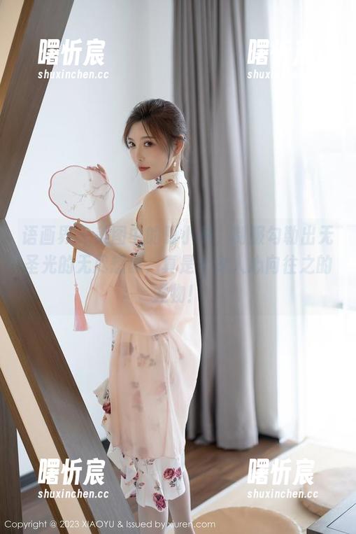 语画界 - 美图中的夏小雅，制服勾勒出无圣光的无尽想象，真是个令人心向往之的尤物！