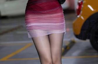 语画界 – 走进奶瓶的世界：长腿写真集精选，有种说不清的吸引力
