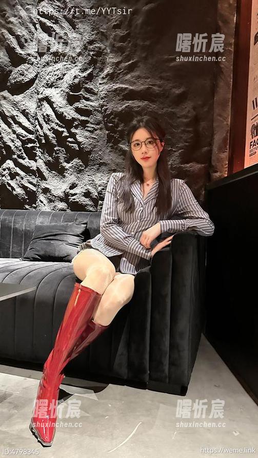 微密圈 - 当修女风遇上轩子巨2兔的色彩,私房图包的感觉让人欲罢不能。 微密圈 - 当修女风遇上轩子巨2兔的色彩,私房图包的感觉让人欲罢不能。
