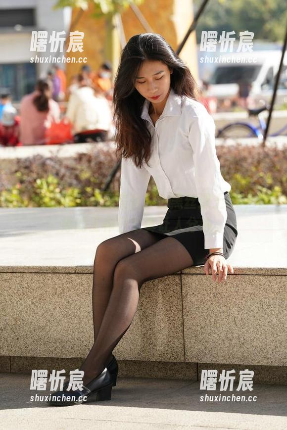 魔镜街拍 - 高清美图:当黑丝遇上OL,婷婷的工作日常真让人分心。 魔镜街拍 - 高清美图:当黑丝遇上OL,婷婷的工作日常真让人分心。