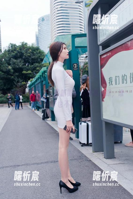 魔镜街拍图册:最新街拍牛仔裤高跟,谁说牛仔也不能性感? 魔镜街拍图册:最新街拍牛仔裤高跟,谁说牛仔也不能性感?