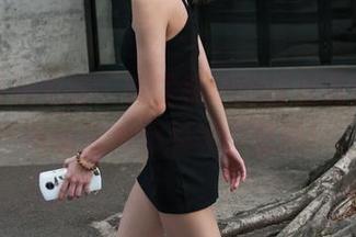嗨，魔镜街拍！辉辉模拍的丝袜调查员，竟然变成超级美图壁纸！