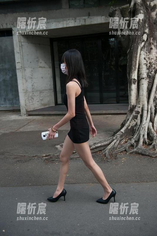 嗨,魔镜街拍!辉辉模拍的丝袜调查员,竟然变成超级美图壁纸! 嗨,魔镜街拍!辉辉模拍的丝袜调查员,竟然变成超级美图壁纸!