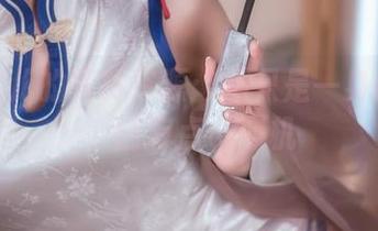 鳗鱼霏儿的写真资源：不只是一身职业装，还有点小心机